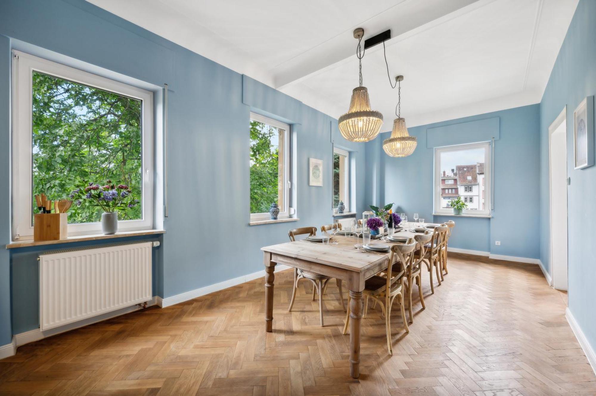 Grosse Altbau I Terrasse I Zentral I Parkplatz I 8 Personen Apartment