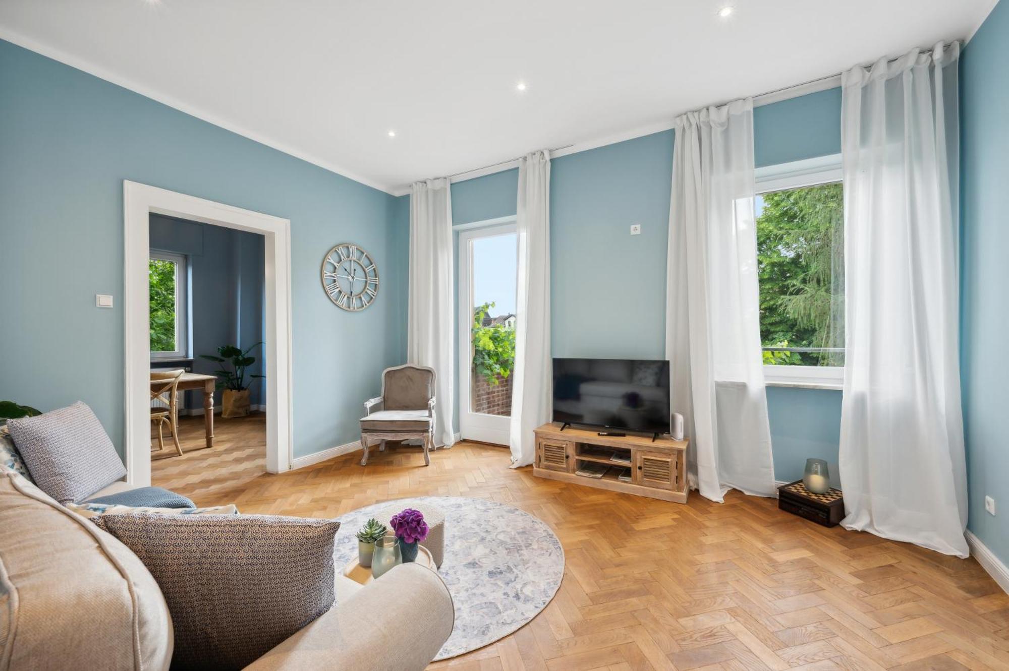 Grosse Altbau I Terrasse I Zentral I Parkplatz I 8 Personen Apartment