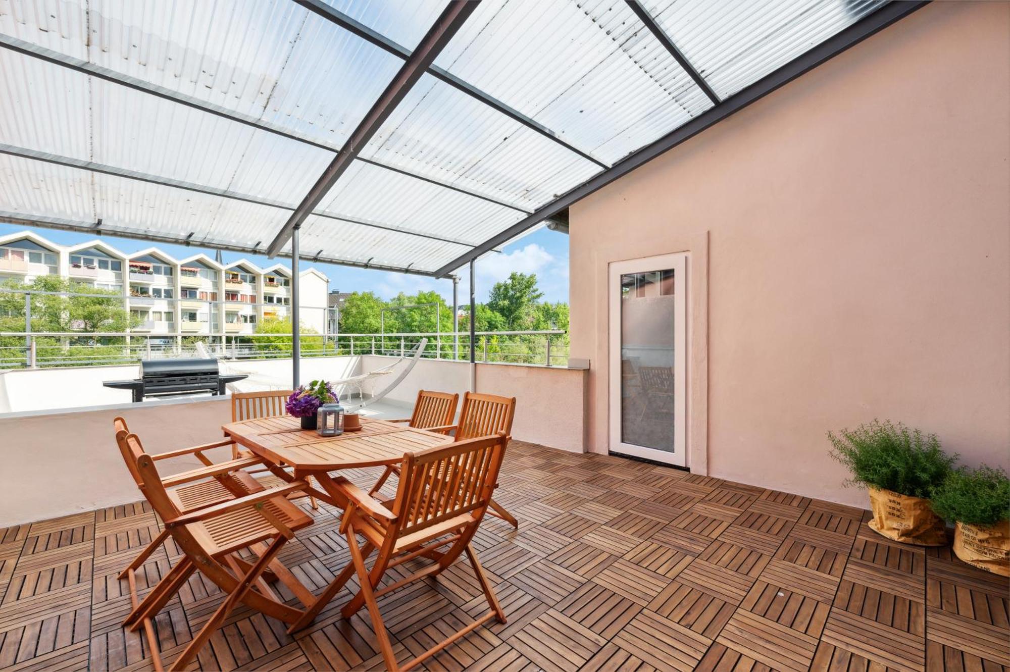 Grosse Altbau I Terrasse I Zentral I Parkplatz I 8 Personen