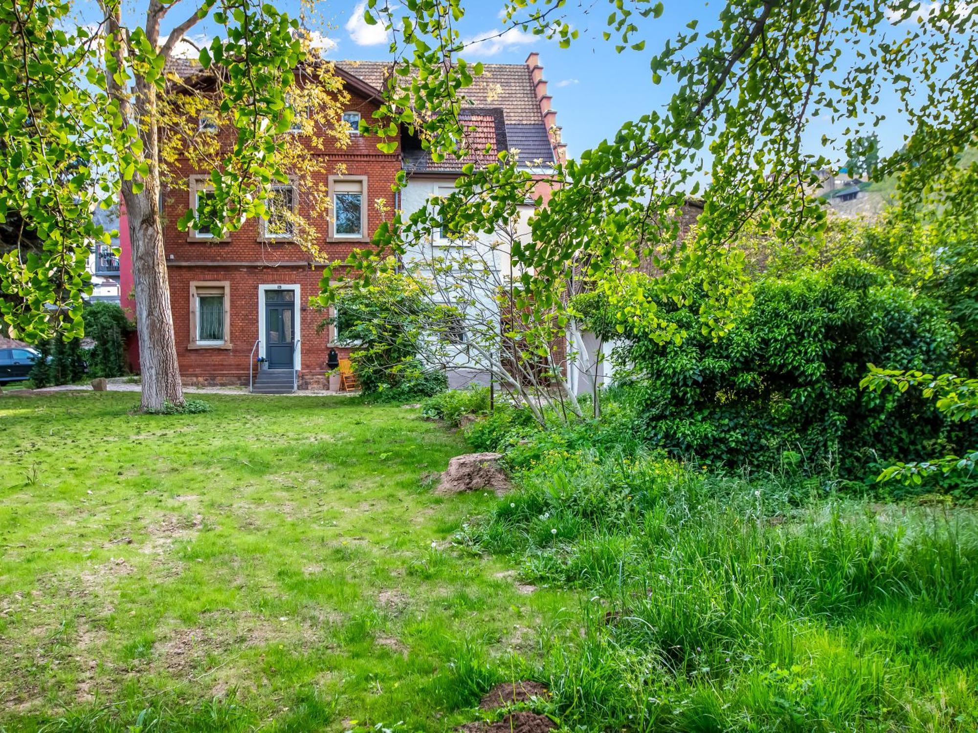 Grosse Altbau I Terrasse I Zentral I Parkplatz I 8 Personen